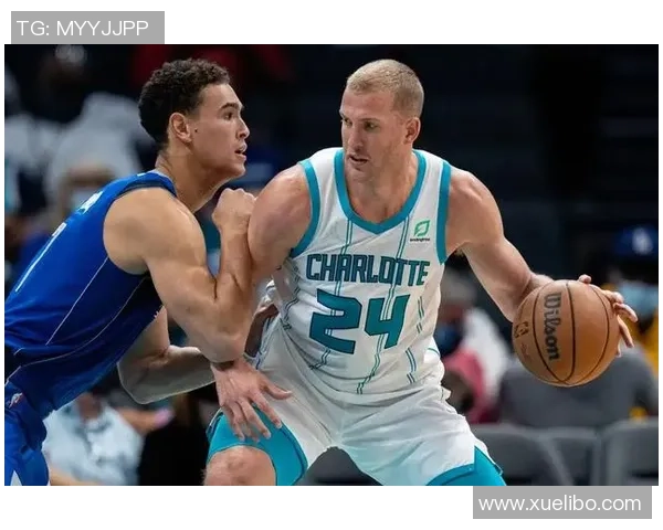 浓眉闪耀赛场携手足球巨星共绘跨界运动激情新篇章 浓眉闪耀赛场携手足球巨星共绘跨界运动激情新篇章