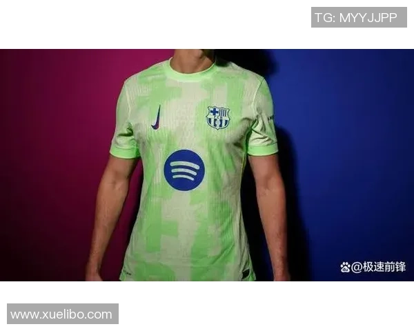 足球巨星身披战袍驰骋绿茵场展现激情与力量 足球巨星身披战袍驰骋绿茵场展现激情与力量